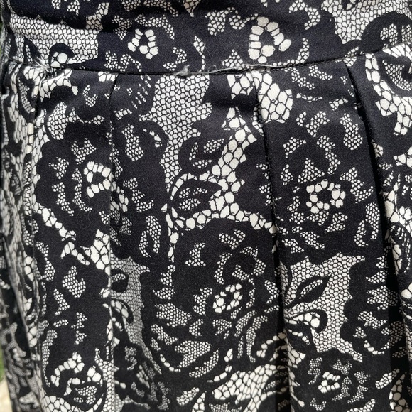 White House Black Market, lined, Black & White, Skirt, Size 00 - Picture 3 of 5